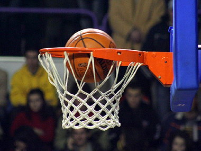 В Ужгороді обікрали дитячий спортмайданчик... на металолом