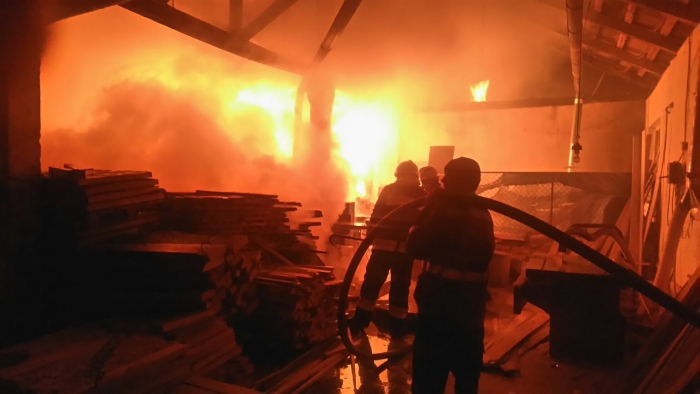 Сьогодні вночі в Тересві на Тячівщині спалахнув столярний цех