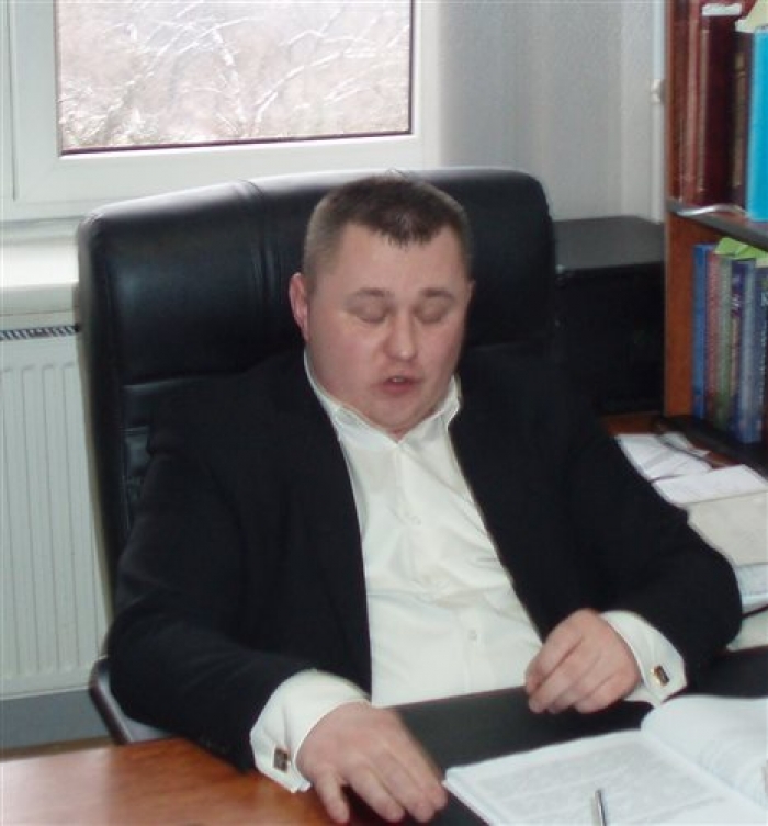 На все папірчик знайдеться: ужгородський суддя Ротмістренко не лише не вживав за кермом – у нього і керма нема