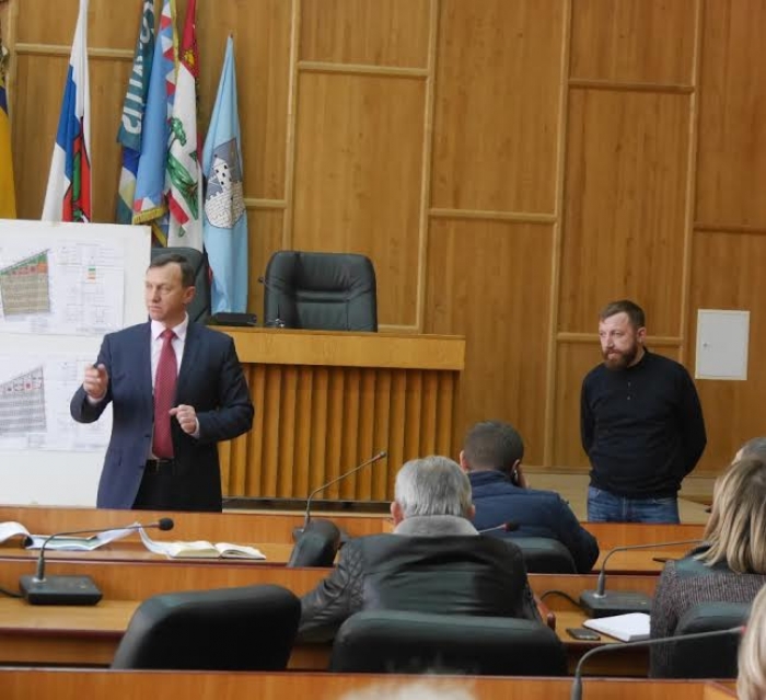 У міській раді Ужгорода відбулися громадські слухання щодо житлової забудови садибного типу для учасників АТО