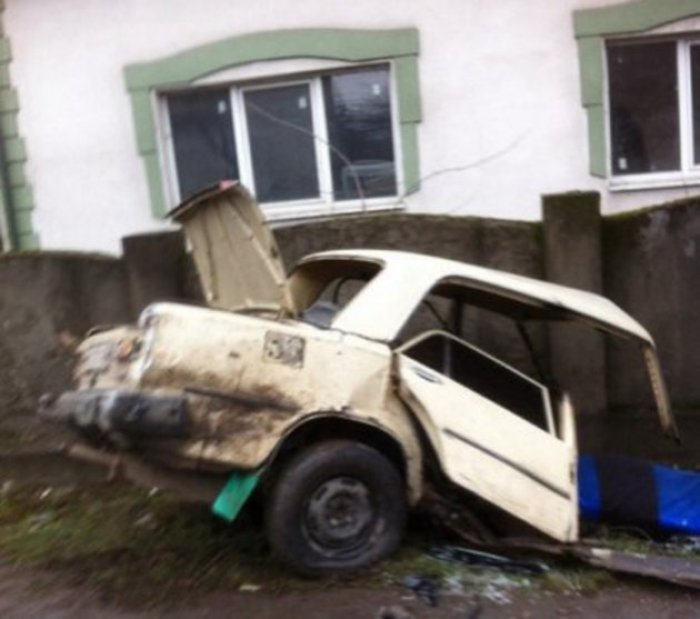 Страшна ДТП: від автомобіля не залишилося майже нічого! (ФОТО)