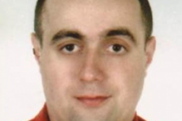 Пролетівши 10-метрову висоту між деревами, чоловік отримав важкі травми живота