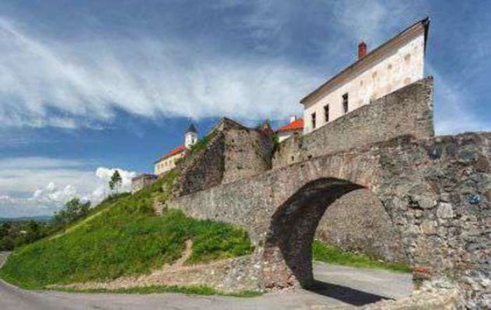 Три закарпатські замки потрапили у ТОП-15, які варто відвідати (ФОТО)