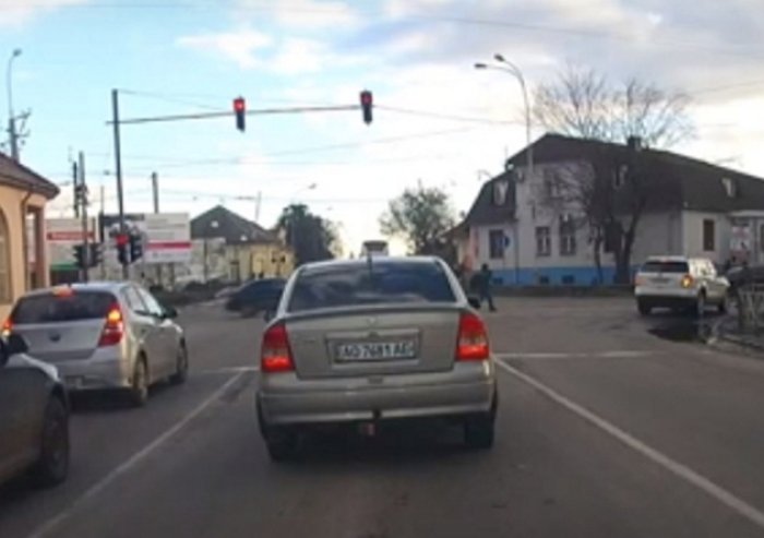 Авто з номерами ООН грубо порушувало правила дорожнього руху! (ВІДЕО)