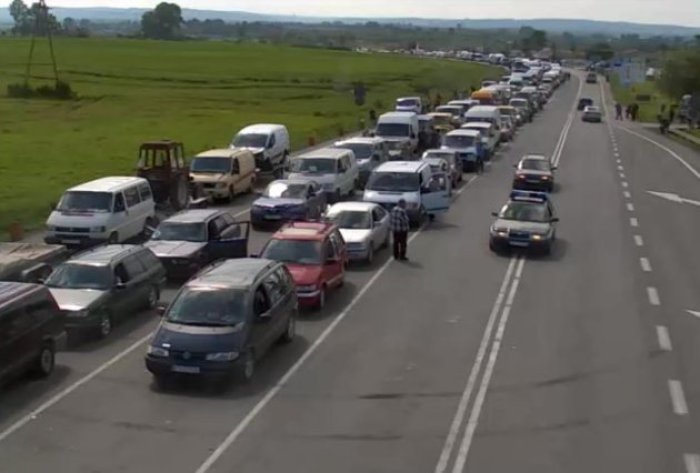 Водії все частіше вибирають шлях через Словаччину на Україну
