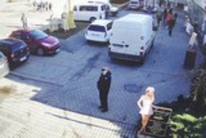 Чоловік отримав струс мозку та перелом потилиці від «сідниць» автобуса