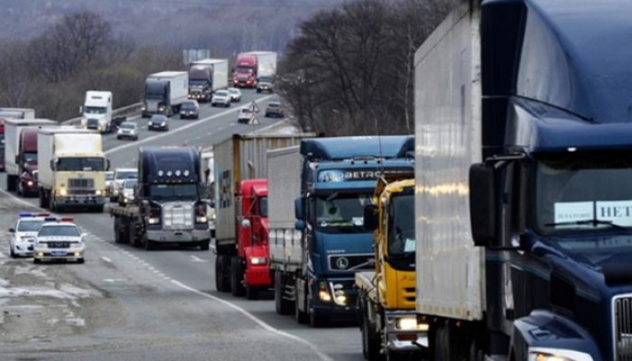 Кабміну потрібно зібратися на екстрене засідання і щось вирішити з вантажівками Російської Федерації!