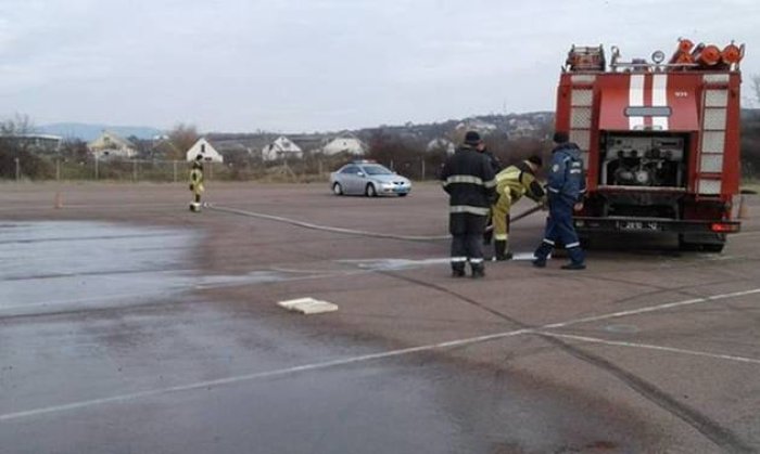 Правоохоронці  відтворювали  їзду в екстремальних ситуаціях (ВІДЕО)