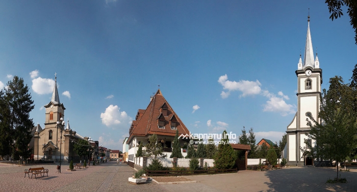 Тячівські депутати довго думали, чи варто на кожній сесії двічі співати. Будуть думати ще