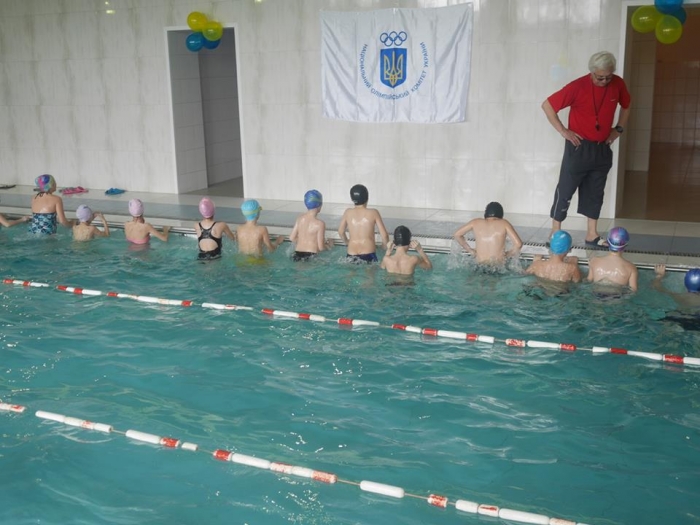 Учні ужгородського ліцею "Лідер" плаватимуть у чудовому басейні  