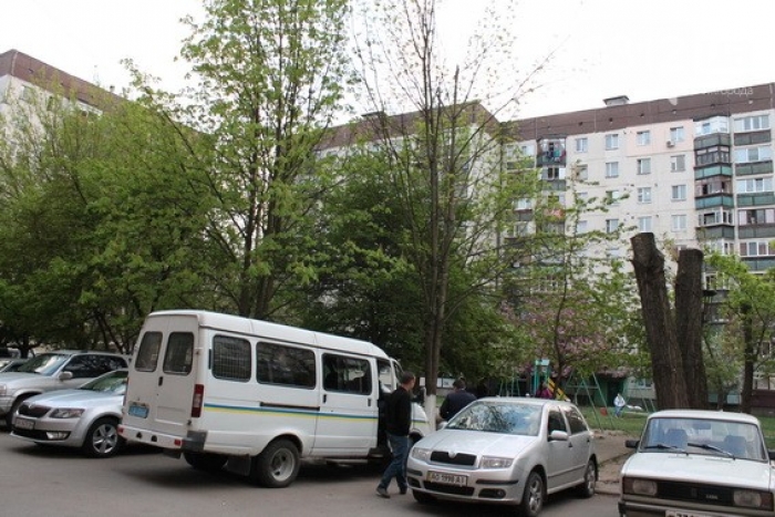 Персні з діамантами, перстень з сапфірами, 40 тисяч доларів та 200 тисяч гривень вкрали у працівниці одного із судів в Ужгороді