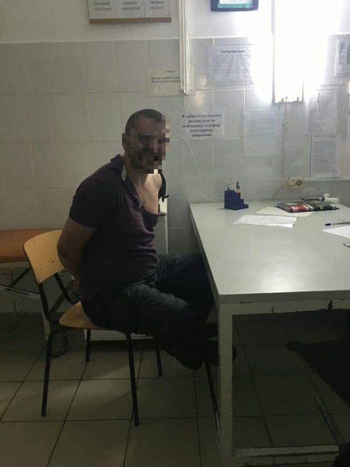 В Ужгороді озброєні ножем п'яні молодики чіплялися до перехожих