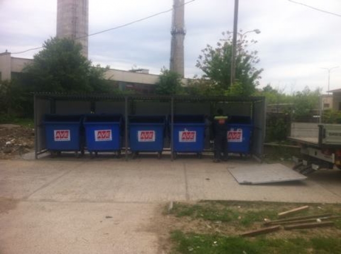 Сміття - в контейнери!
