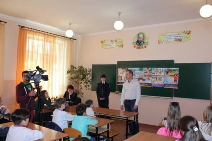 До ужгородських школярів на відкритий урок завітали інспектори поліції