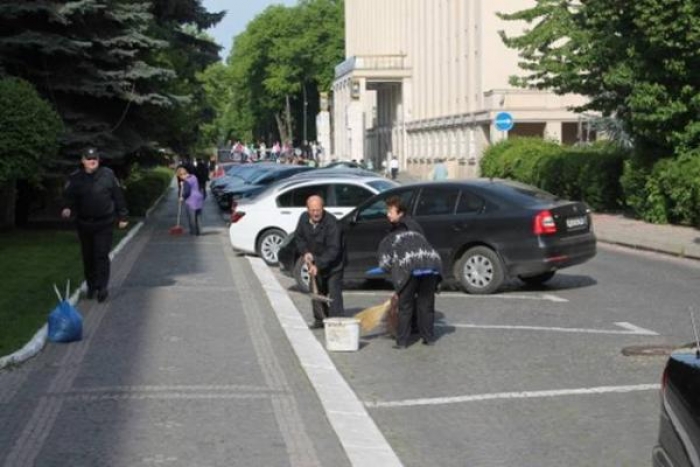 Лихоманка прибирання добралась і до поліцейських