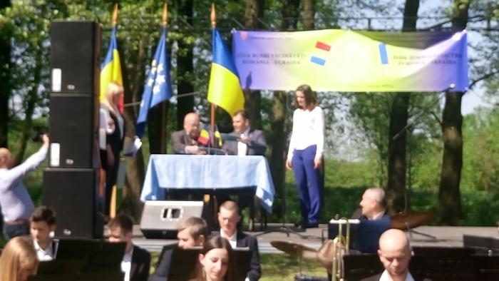 Естрадно-духовий оркестр Закарпатської філармонії "зробив" День українсько-румунського добросусідства 