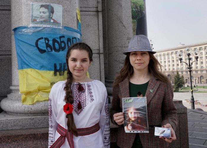 Закарпатська школярка передала Надії Савченко листа