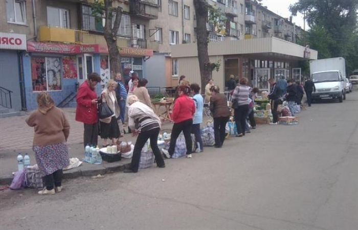 Продукти, які продаються на стихійних ринках в Ужгороді, будуть вилучати. Так вирішив виконком міської ради