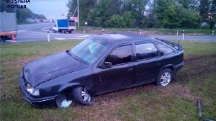 На трасі Київ-Чоп водій, заснувши за кермом, вилетів у кювет