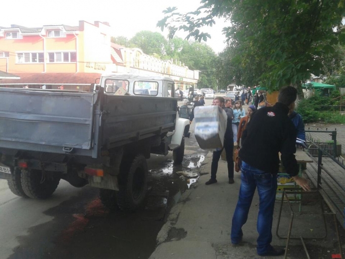 В Ужгороді наводили лад зі стихійною торгівлею