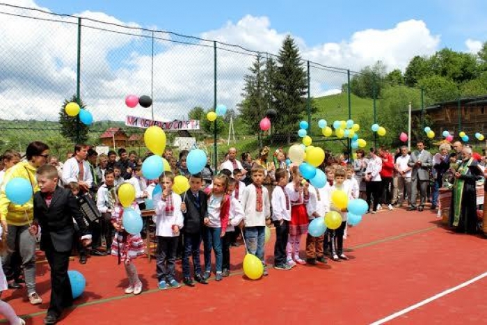 Ще один модерний спортмайданчик відкрили на Закарпатті