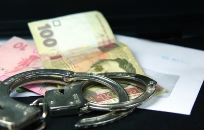 У Мукачеві військового зловили на хабарі