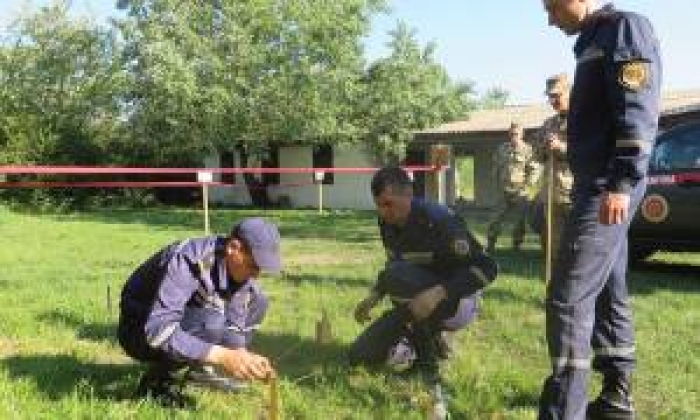 На Берегівщині фахівці вправлялись у майстерності по мінно-вибуховій справі