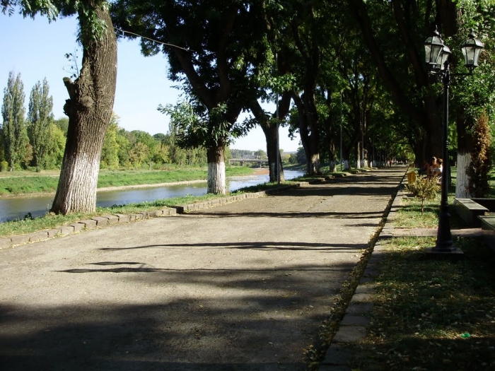Перед Великоднем в Ужгороді "шухер"наробив підозрілий пакет