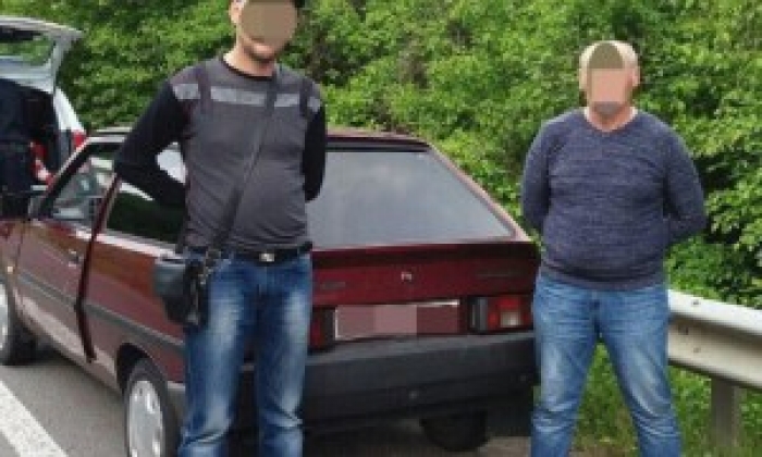 Поліцейські затримали двох грузинів, які пограбували магазин на Свалявщині