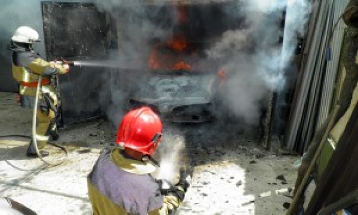 В Ужгороді вогонь знищив авто та частину майна, яке знаходилось у гаражі