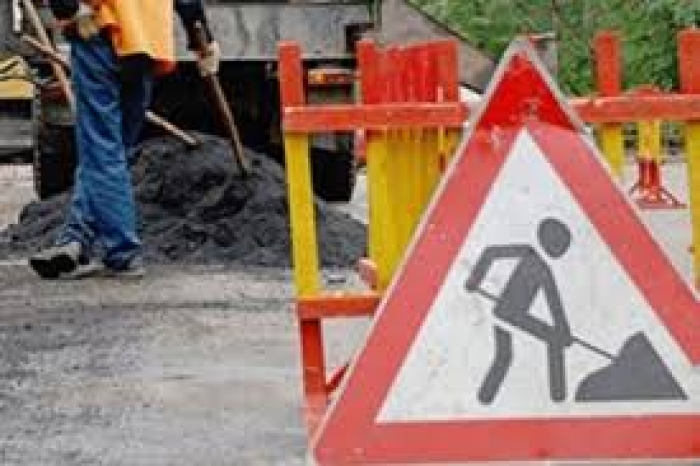 Інформація для водіїв: біля готелю "Ужгород" рух автомобілів буде перекритий у зв’язку з проведенням ремонтних робіт