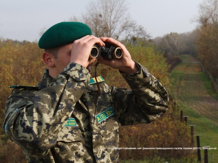 На Закарпатті контрабандист накинувся з кулаками на прикордонників