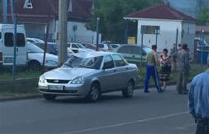 У Мукачеві під авто потрапила людина