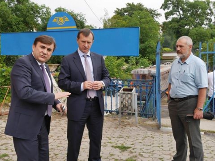 Недитячі роботи біля дитячої залізниці в Ужгороді