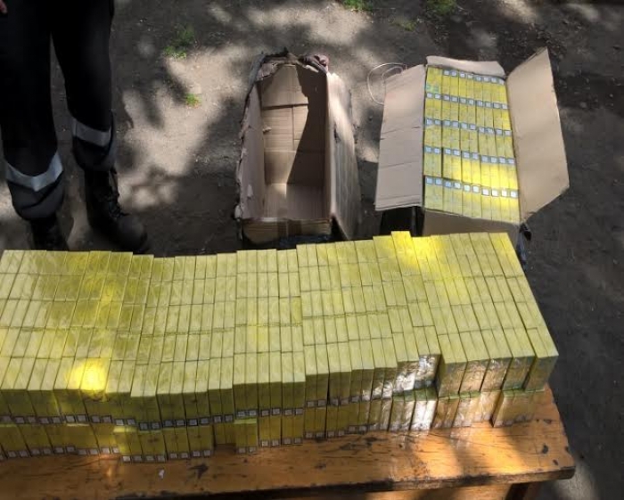 На кордоні зі Словаччиною виявили приховані цигарки вартістю у 10 тисяч гривень