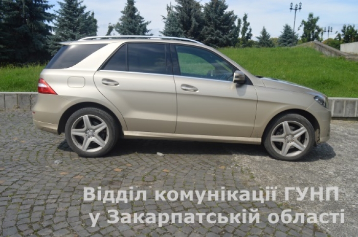 Закарпатські патрульні вчетверте за місяць допомогли Інтерполу