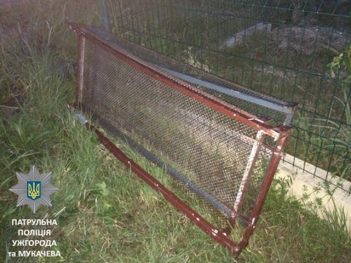 Ужгородські поліцейські затримали чоловіка, що крав…металеві каркаси