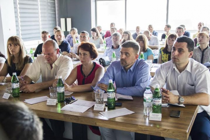 Про класифікацію товарів в Ужгороді спілкувались митники
