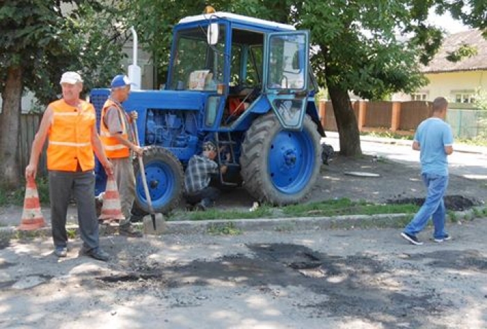 Чим сьогодні займаються ужгородські комунальники?