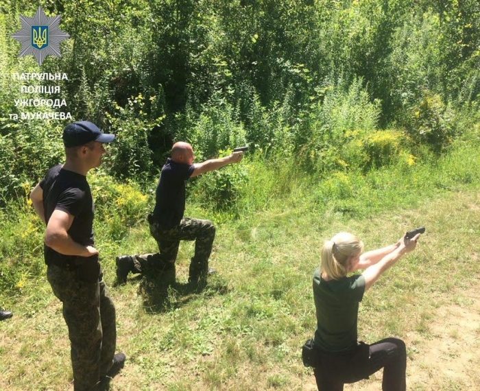 Закарпатські поліцейські попрактикувались у володінні табельною зброєю