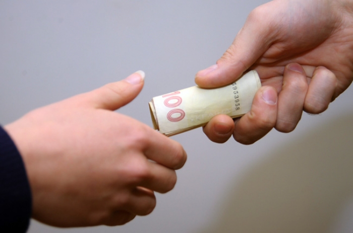 Поліцейських з поста "Ужок" звільнили за прихований хабар
