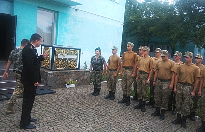 Закарпатські рятувальники навчили прикордонників, як подолати вогонь