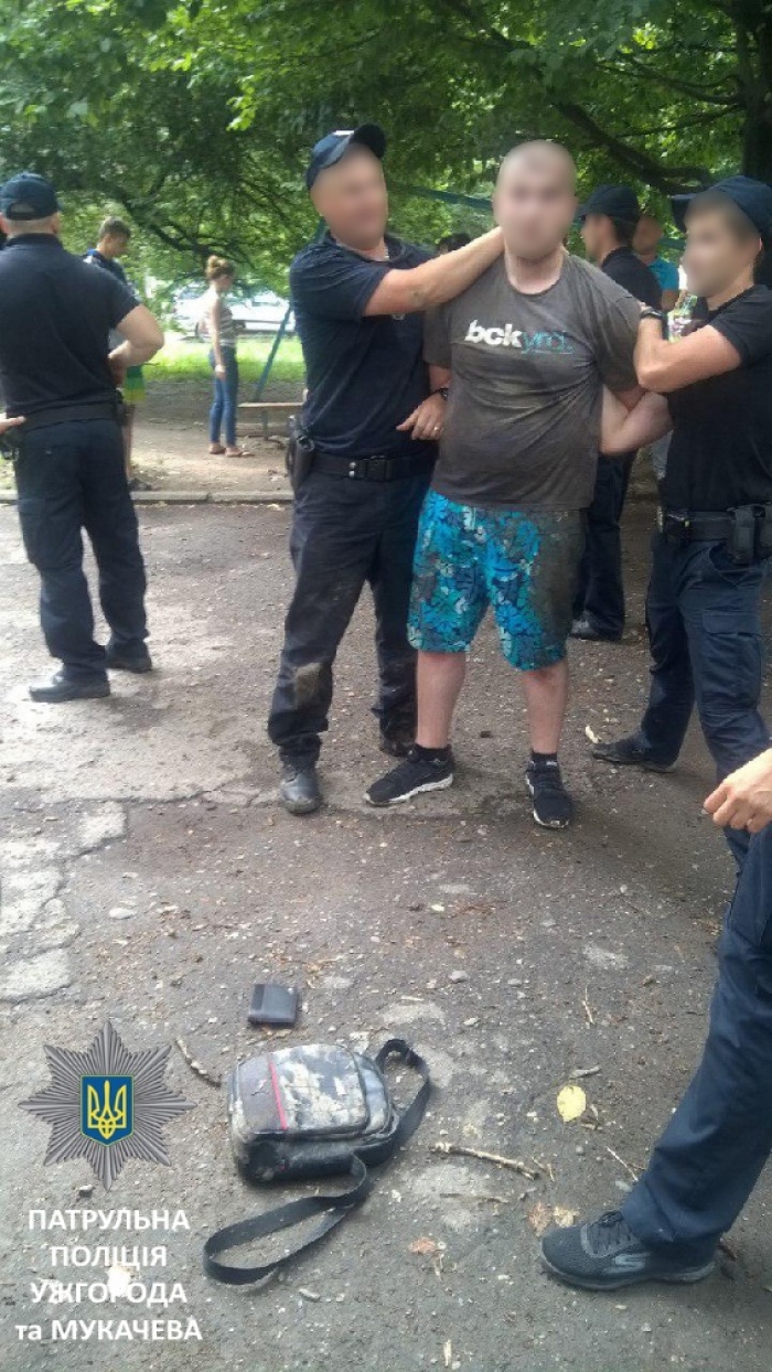 Закарпатець травмував двох патрульних, коли від них втікав