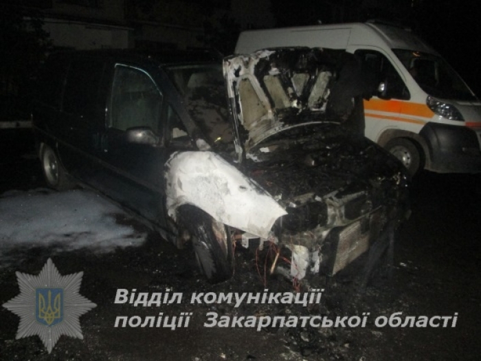 В Мукачево вночі горів «Fiat Ulysse» зі словацькою реєстрацією
