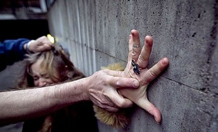 На Закарпатті поліція розшукує батька-гвалтівника