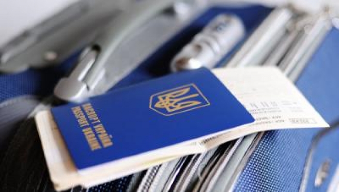 Закарпатські прикордонники затримали чоловіка з фальшивим паспортом