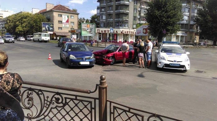 В Ужгороді – третя за добу ДТП, цього разу на проспекті Свободи