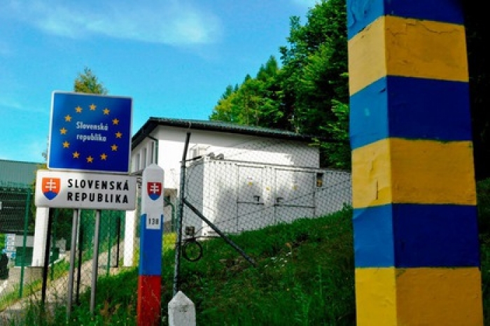 Ужгородські прикордонники не пропустили до Словаччини бабусю з онукою