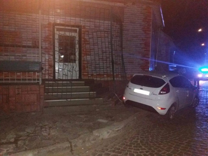 Прокурор, який п’яним потрапив у ДТП в Мукачеві, виявився сином керівника райлікарні