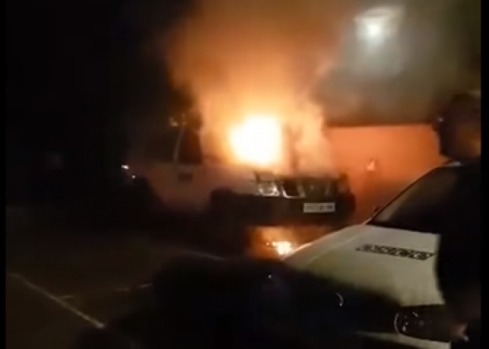 Чоловік, який підпалив автомобіль ОБСЄ, може провести у в'язниці до 10 років